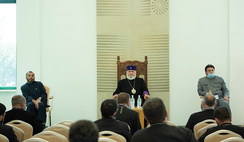 Մայր Աթոռում քննարկվել են Հանրակրթության չափորոշիչների նախագծերում առկա խնդիրները