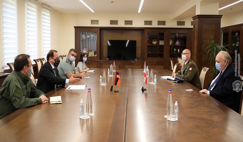 ՀՀ պաշտպանության նախարարն ընդունել է Լեհաստանի դեսպանին