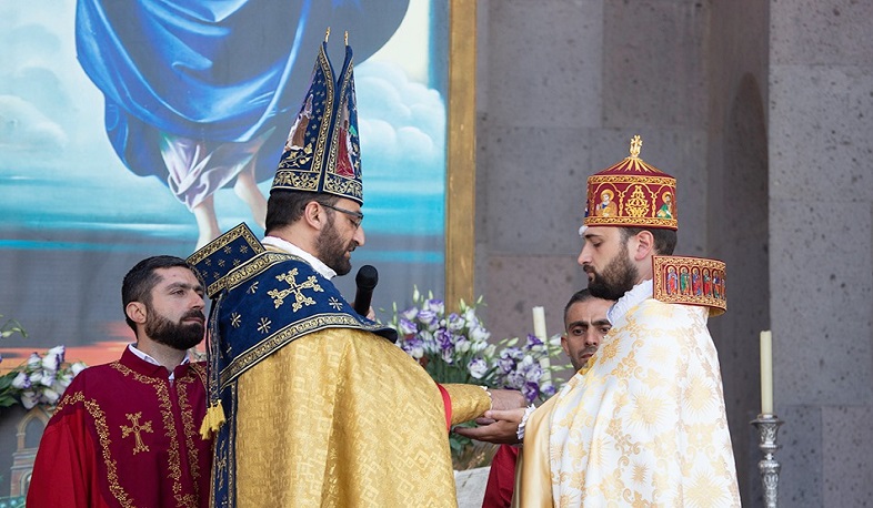 Խաչվերացի տոնին Մայր Աթոռում մատուցվել է Սուրբ և Անմահ պատարագ, կատարվել քահանայական ձեռնադրություն