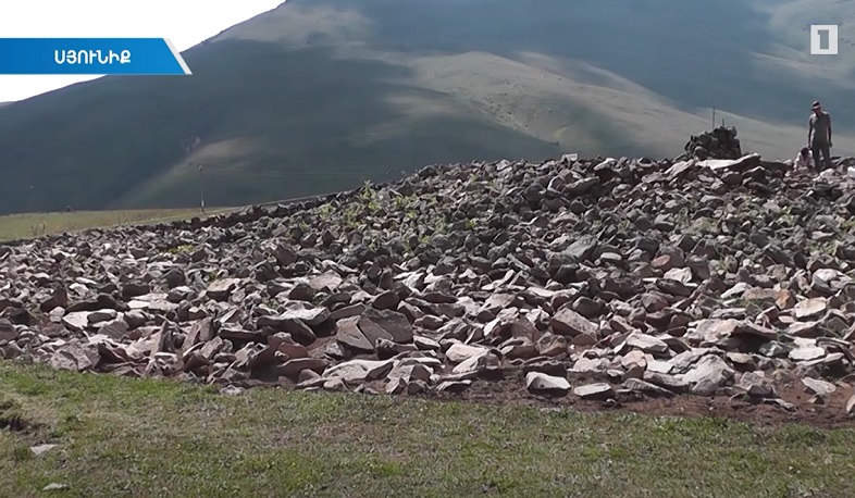 Ապակյա բացառիկ իրեր, վանակատի մոտ 10 հազ բեկոր. պեղումներ «Վերին զույգաղբյուր» դամբարանադաշտում