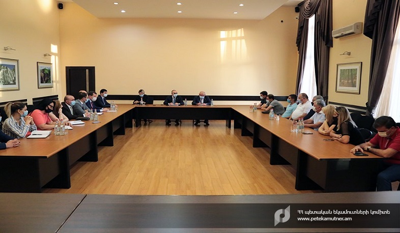 ՊԵԿ նախագահը հանդիպել է հագուստ բեռնափոխադրող ընկերությունների ներկայացուցիչների հետ