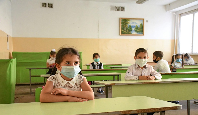 Դպրոցում դիմակ կրելը պարտադիր է, դրա ապօրինի լինելու մասին դատական որոշում չկա