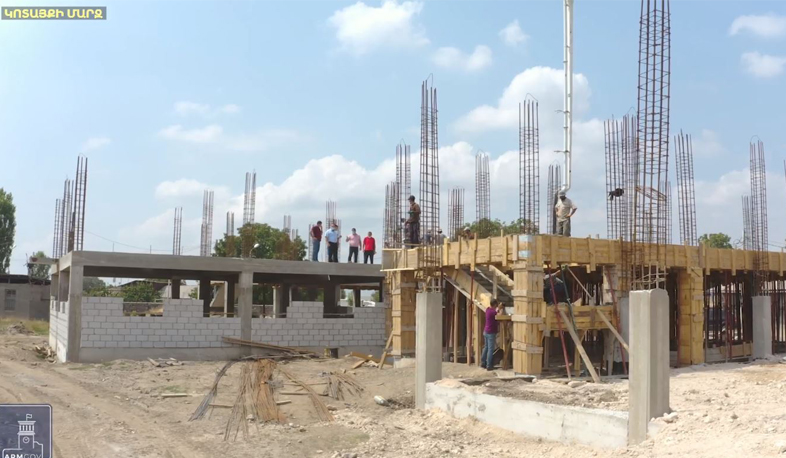 Intra-community streets are being asphalted in Kamaris by subvention program. Pashinyan posted a video