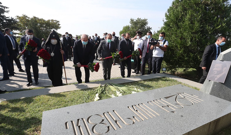 Հայաստանի բարձրագույն ղեկավարությունը հարգանքի տուրք է մատուցել հայորդիների հիշատակին