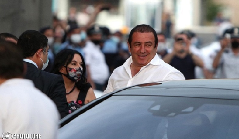 Ծառուկյանի խափանման միջոցի վերաբերյալ նիստը չի կայացել մեղադրյալի ու պաշտպանների բացակայության պատճառով