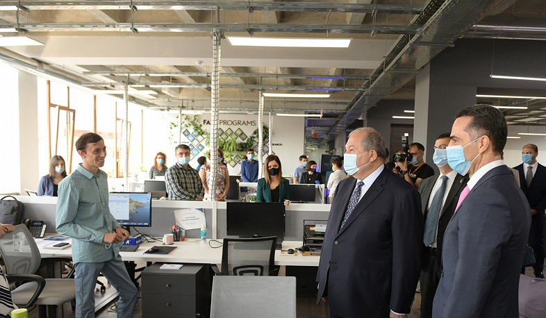 Արմեն Սարգսյանն այցելել է FAST հիմնադրամ