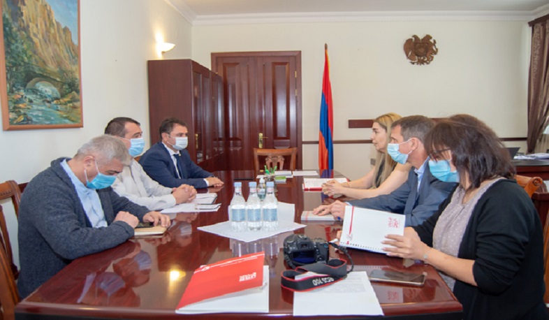 Տավուշի մարզպետը Կարմիր խաչի ներկայացուցիչների հետ քննարկել է իրականացվող ծրագրերը