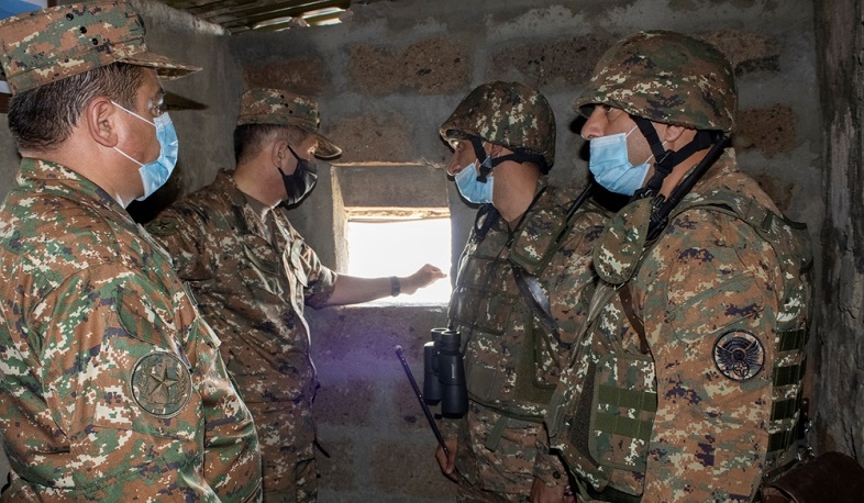 ԶՈՒ ԳՇ պետն այցելել է մարտական դիրքեր