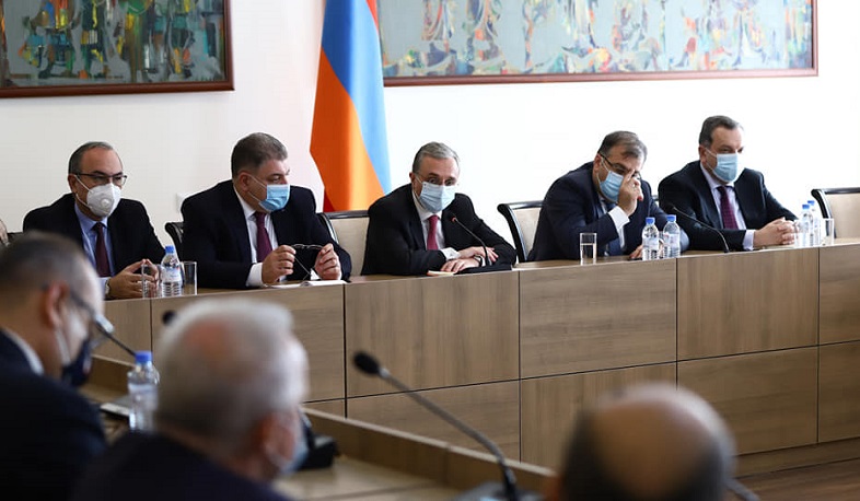 Zohrab Mnatsakanyan received diplomats accredited in Armenia