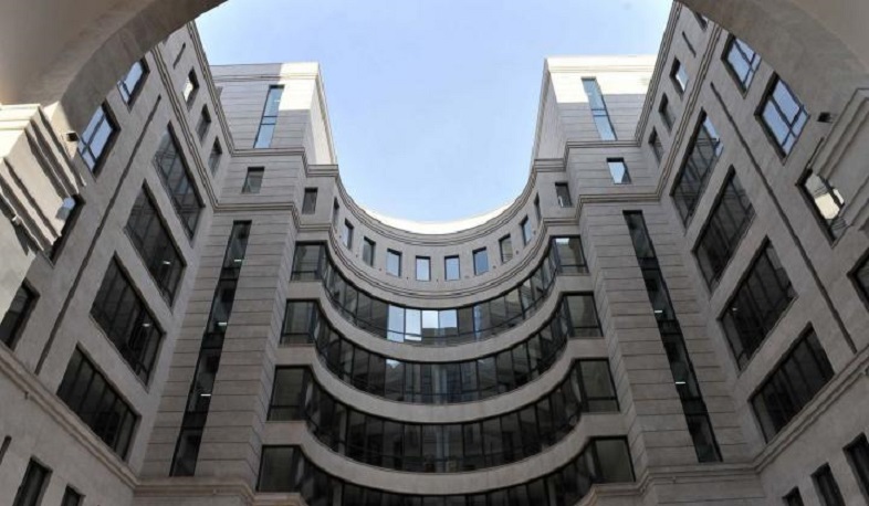 ВС Азербайджана атакуют военные и гражданские инфраструктуры Вардениса. Один человек был убит. МИД