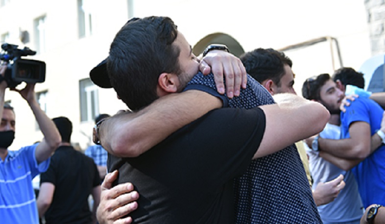 Զորակոչվածների և կամավորագրվածների նկատմամբ բանկերը տույժեր չեն կիրառի. ՀԲՄ