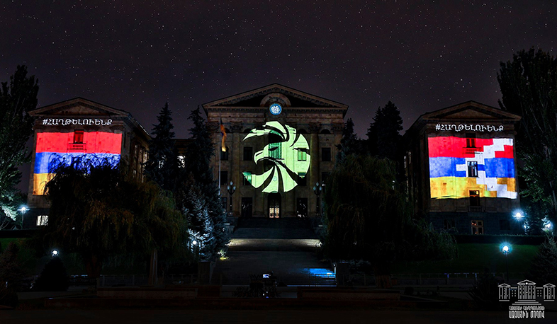 ՀՀ Ազգային ժողովի շենքը լուսավորվել է Հայաստանի և Արցախի դրոշներով