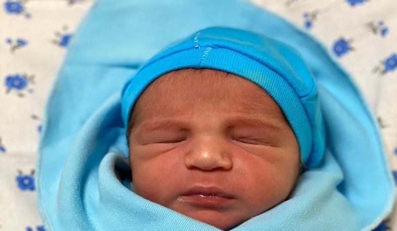 Հաղթելու ենք. Երևանում արցախցի փոքրիկ է ծնվել