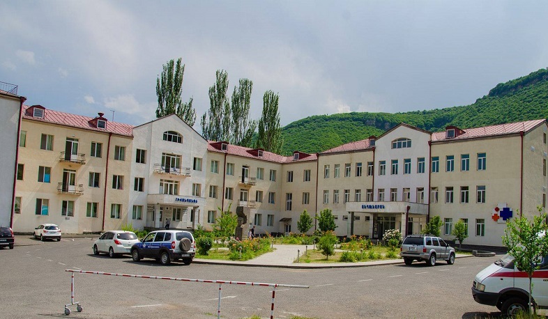 Արսեն Թորոսյանը Ստեփանակերտում տեսակցել է վիրավոր զինծառայողներին և քաղաքացիական անձանց