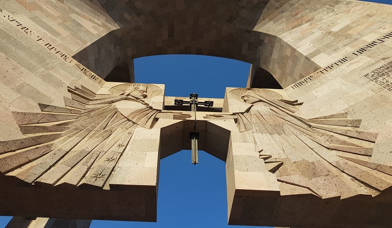 Всю ночь в Эчмиадзинском монастыре и во всех церквях будут читать молитвы для народа и армии Арцаха