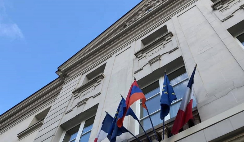 Ֆրանսիայի Իսի լե Մուլինոյի քաղաքապետարանի շենքում բարձրացվել է Հայաստանի Հանրապետության դրոշը