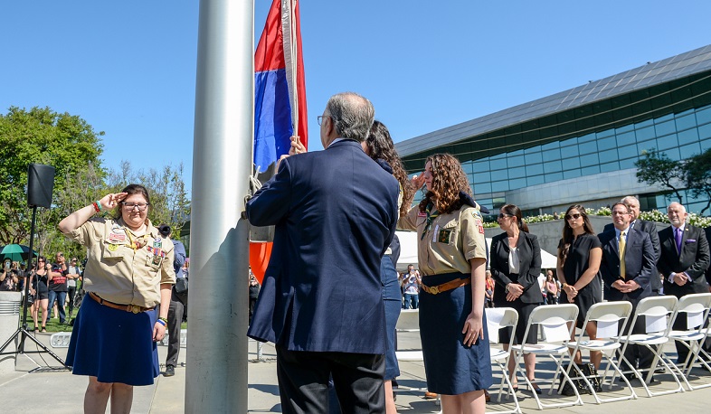 Ֆրեզնոյի քաղաքապետարանի շենքի մոտ բարձրացվել է Հայաստանի դրոշը՝ ի համերաշխություն հայ ժողովրդի