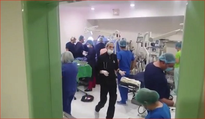 Оперируют русского журналиста, пострадавшего в результате бомбардировки