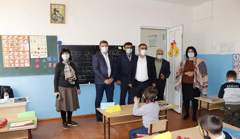 Գնել Սանոսյանն այցելել է Արցախից Գեղարքունիքի մարզ տեղափոխված ընտանիքներին