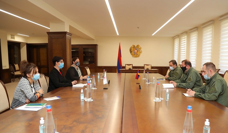 Davit Tonoyan and the head of the ICRC delegation in Armenia discussed the humanitarian procedures
