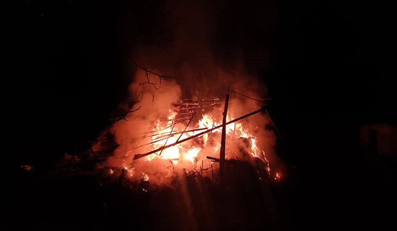 Пожары, начавшиеся в Мартакерте и Мартуни из-за ракетного обстрела, потушены