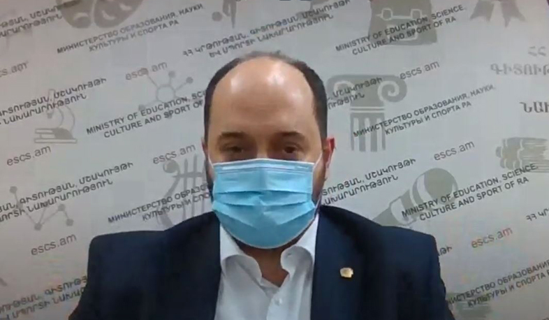 Wear a mask so that the virus does not reach the frontline. Minister of Education and Science