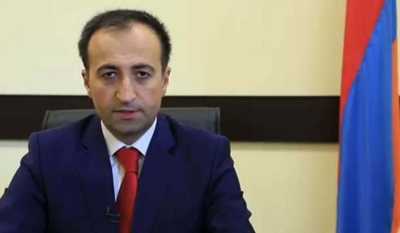 The soldiers need doctors at this moment, let the soldier and rear stay healthy. Torosyan