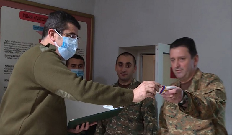 ԱՀ նախագահը Ջալալ Հարությունյանին հանձնեց գեներալ-լեյտենանտի զինվորական ուսադիրները