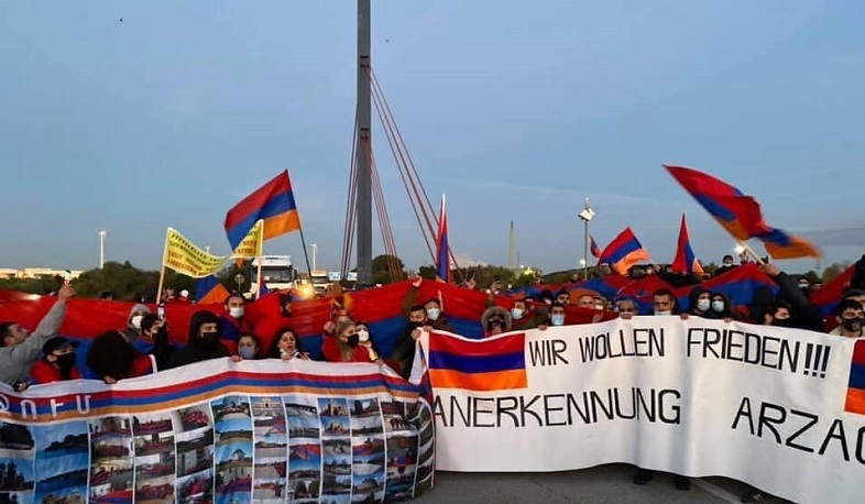 Армяне Германии закрыли дорогу в порт Гамбурга