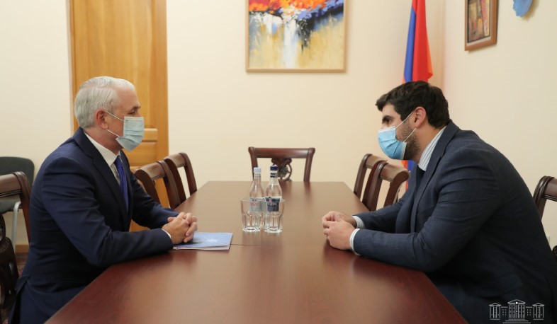 Ունեցանք բաց խոսակցություն. Արման Եղոյանը հանդիպել է Շոմբի Շարփի հետ