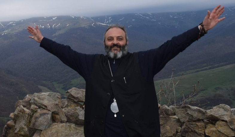 Մեր առաքելությունն առաջնագծի տղաների կողքին լինելն է. Տեր Բագրատ եպիսկոպոս Գալստանյանն Արցախում է