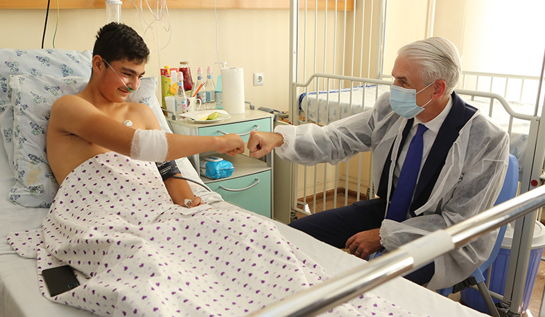 ՀՀ-ում ՄԱԿ-ի մշտական համակարգողն այցելել է ադրբեջանական հարձակումների հետևանքով վիրավորված երեխաներին