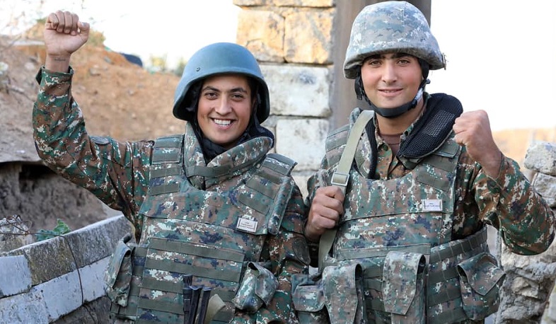 Улыбки, рожденные в мести, боли и силе. Фотографии с передовой