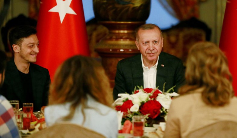 Որպես ֆուտբոլիստ՝ Օզիլն այլևս դեր չի խաղում, հիմա նա քաղաքականությունում է՝ Էրդողանի կողքին․ N-tv