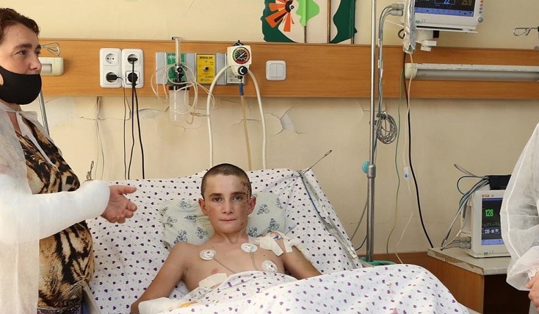 Ադրբեջանական հրետակոծությունից ծանր վիրավորված 13-ամյա Ռոբերտի վիճակն արդեն կայուն է