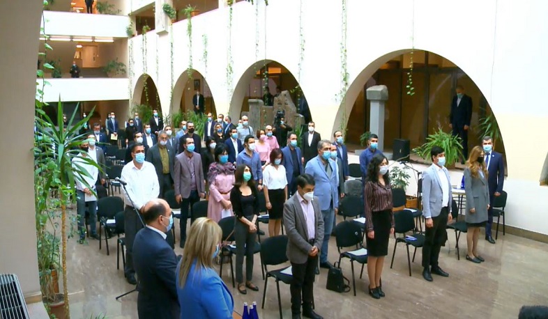 Երևանի ավագանու նիստը մեկնարկեց մեկ րոպե լռությամբ