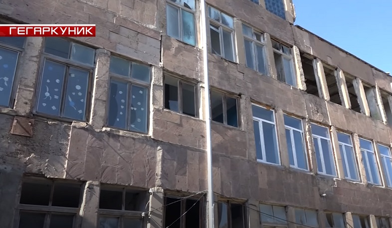 Из-за ударов БЛА противника пострадали школы Гегаркуникской области