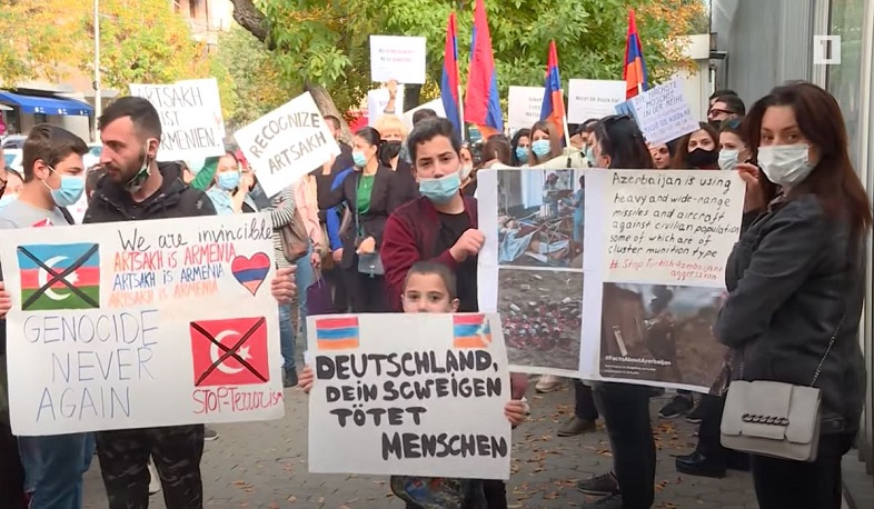 Արցախը ճանաչելու պահանջով ակցիա Գերմանիայի և Իտալիայի դեսպանատների մոտ