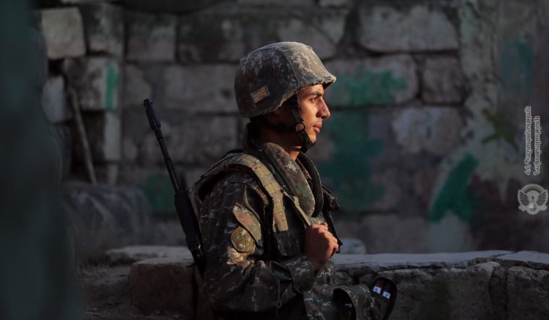 Թե՛ պահեստազորը, թե՛ կամավորները աջակցող ֆունկցիա ունեն, հիմնական ծանրությունը կրում է կանոնավոր բանակը․ Հովհաննիսյան