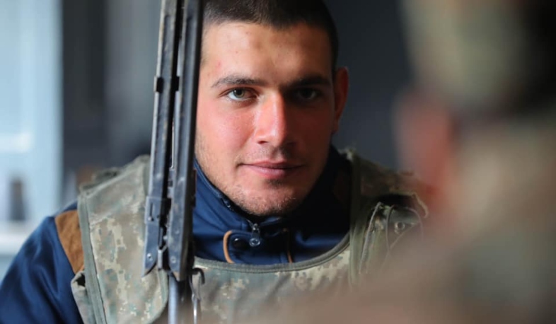 Они отрывают свет от тьмы оружием, волей и жизнью. Фотографии