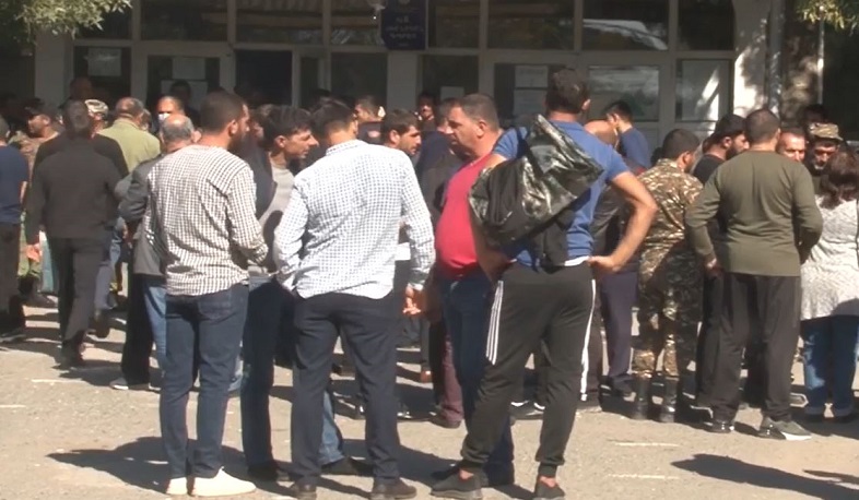 Կամավորականների առաջին ջոկատները կմեկնեն առաջնագիծ. Արմավիրի մարզպետ