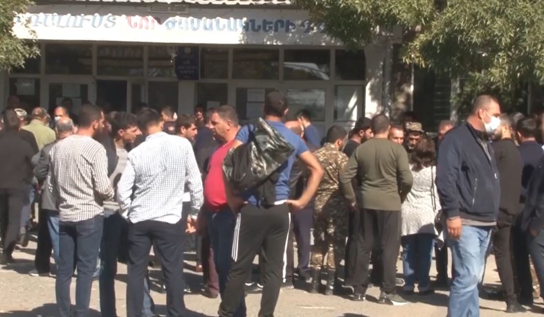 Կամավորագրվե՛ք Հայրենիքի պաշտպանության գործին. Սուրեն Պապիկյան