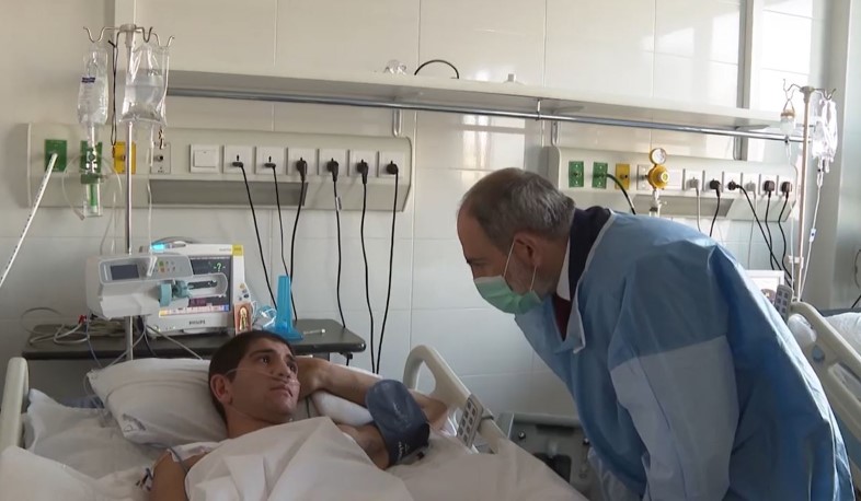 Այցելեցի առաջնագծում վիրավորված մեր հերոսներին․ վարչապետ