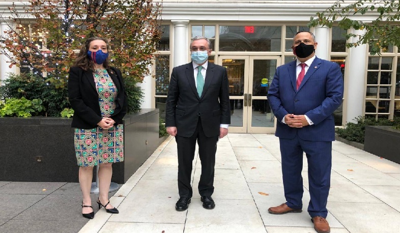 Զոհրաբ Մնացականյանը հանդիպել է ԱՄՆ հայ համայնքի ներկայացուցիչների հետ