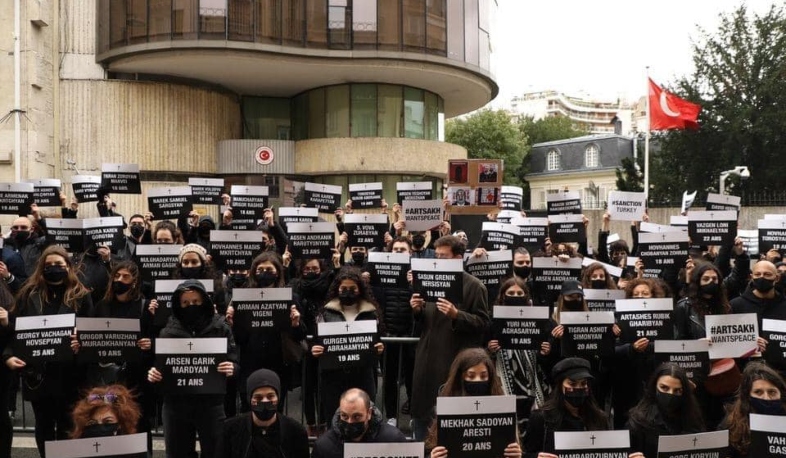 Ֆրանսիայում Թուրքիայի դեսպանատան դիմաց հայերը բողոքի ակցիա են անցկացրել
