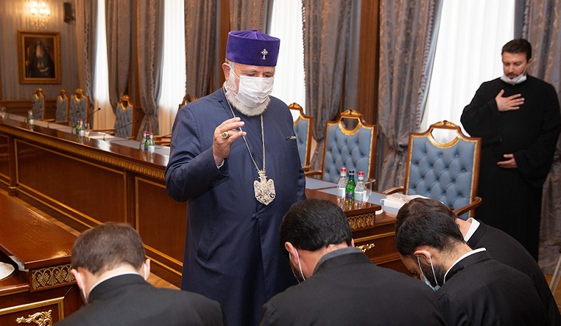 Ամենայն Հայոց Կաթողիկոսն ընդունել է նորաօծ քահանաներին