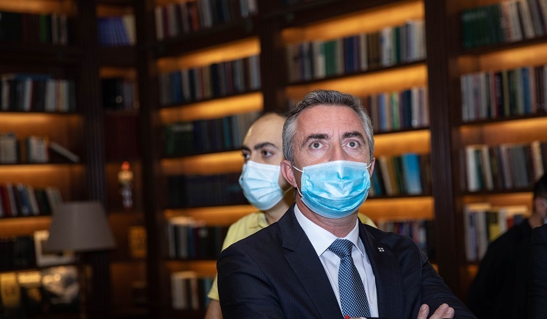 Ֆրանսիայի Սենատի անդամ Ստեֆան Ռավիեն այցելել է Հայ զինվորի տուն