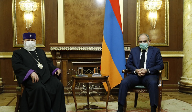 Վարչապետն ու Կաթողիկոսը քննարկել են Ղարաբաղում ստեղծված իրավիճակը