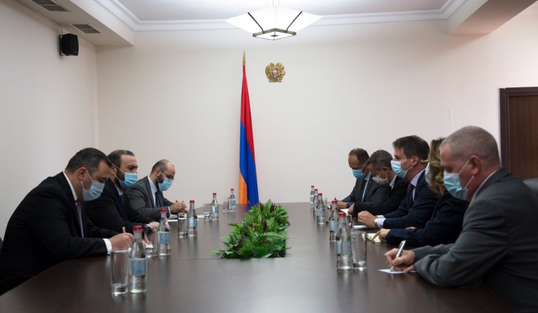 ՀՀ ԱԽ քարտուղարը հանդիպել է ՀՀ-ում Ֆրանսիայի դեսպանի հետ