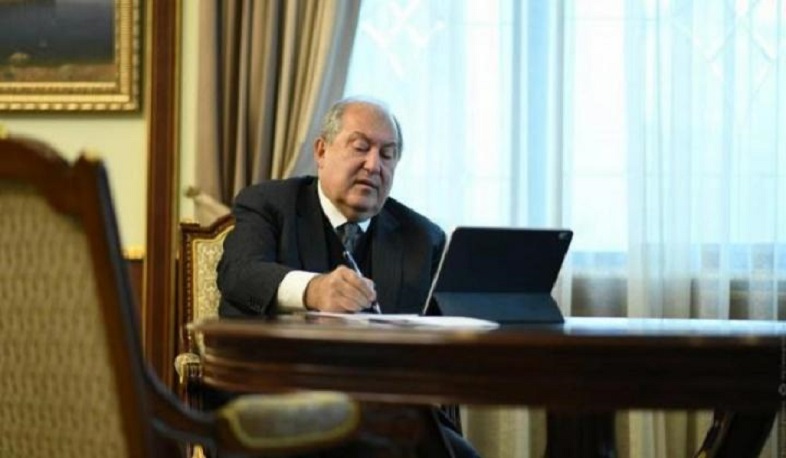 Նախագահը մի շարք օրենքներ է ստորագրել